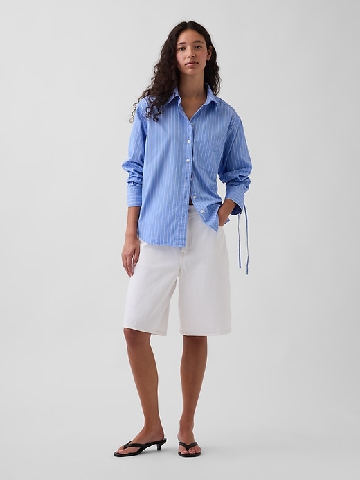 L'image numéro 2 présente Chemise surdimensionnée à manches foncées en popeline de coton biologique