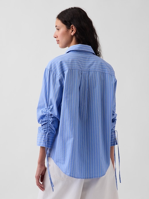 L'image numéro 3 présente Chemise surdimensionnée à manches foncées en popeline de coton biologique