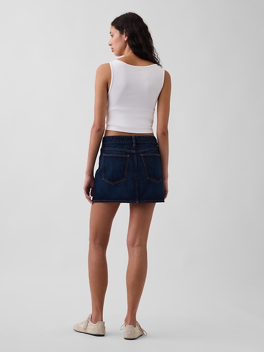 L'image numéro 2 présente Jupe courte en denim