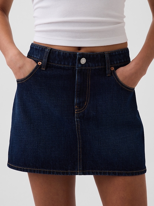 L'image numéro 4 présente Jupe courte en denim