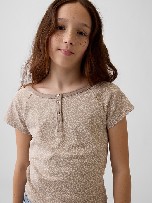 L'image numéro 1 présente T-shirt henley à manches raglan pour Enfant