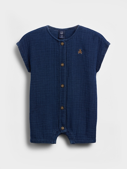 L'image numéro 1 présente Une-pièce à short court en denim de gaze de coton pour Bébé