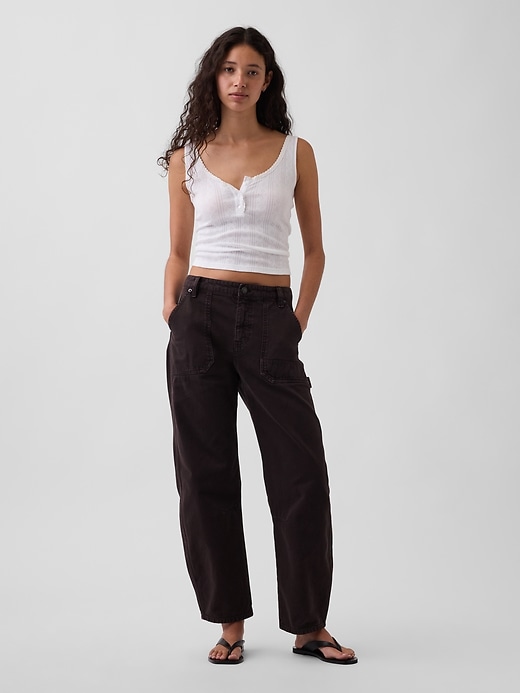 L'image numéro 1 présente Pantalon coupe baril utilitaire à taille mi-basse