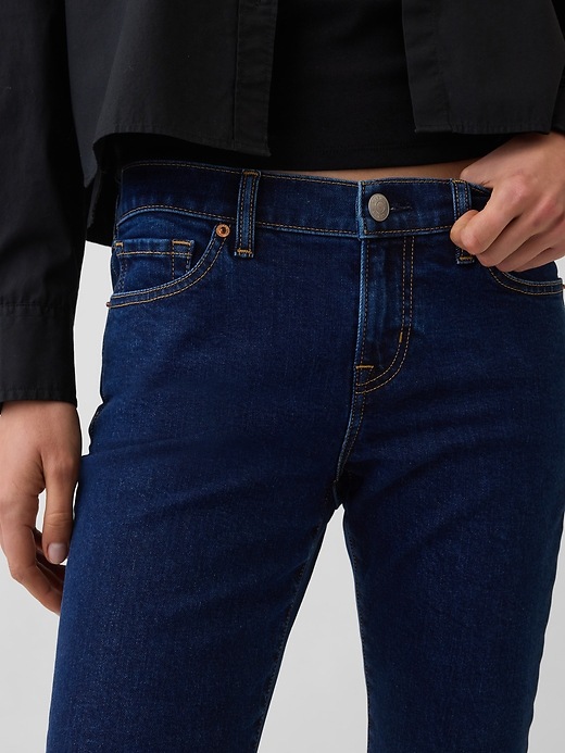 L'image numéro 6 présente Jean capri à taille basse