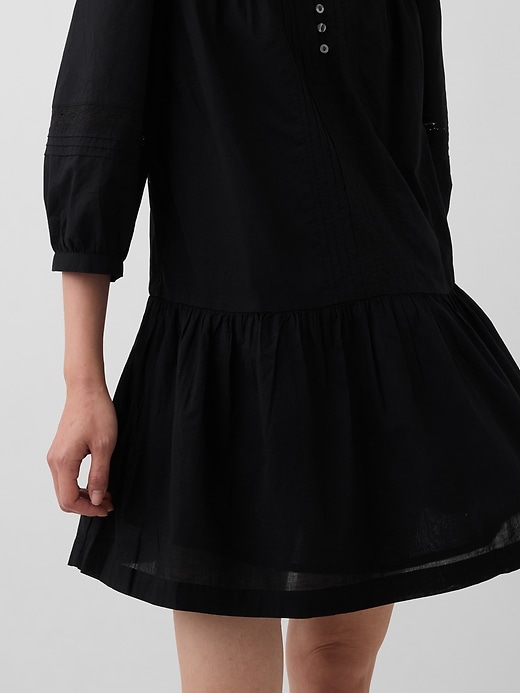L'image numéro 4 présente Robe courte à taille basse bordée de dentelle