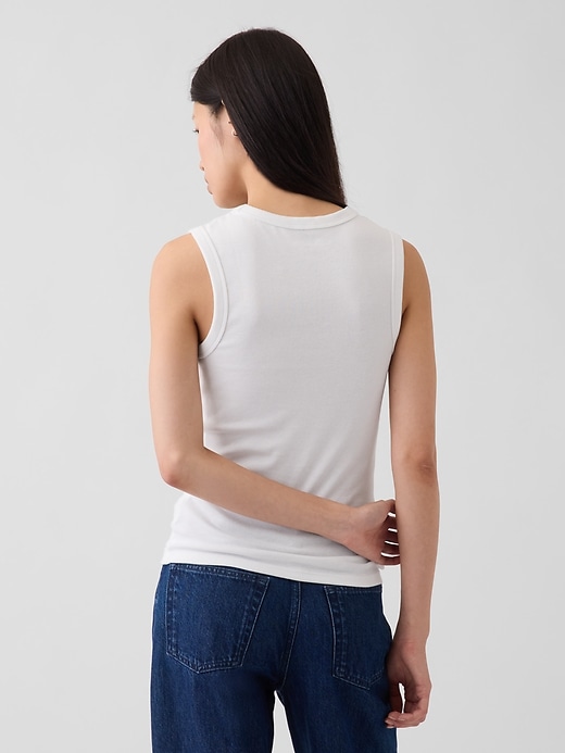 L'image numéro 3 présente Camisole moderne ras du cou