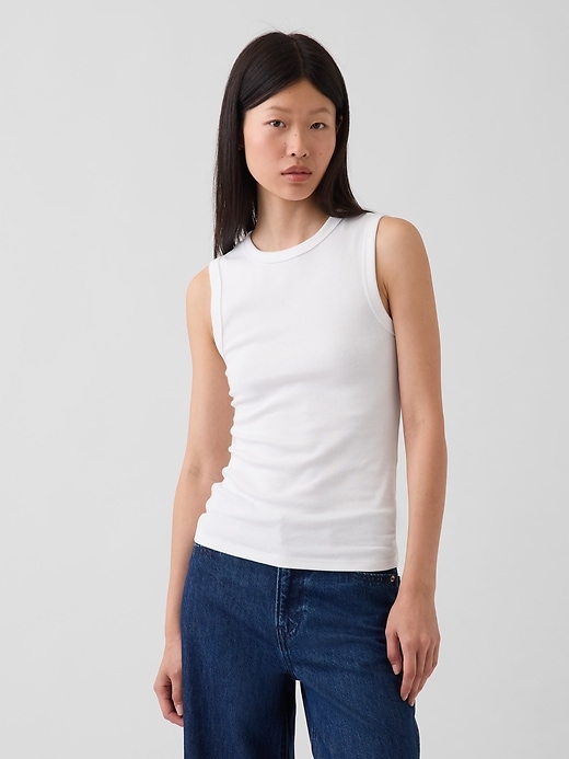 L'image numéro 1 présente Camisole moderne ras du cou