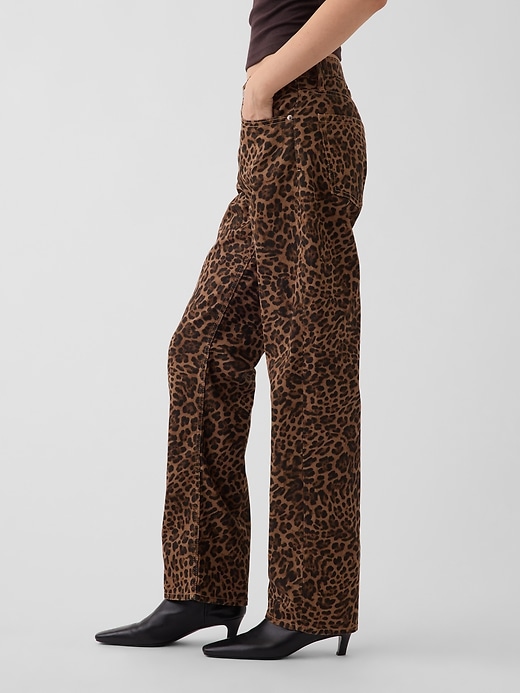 L'image numéro 3 présente Jean droit effilé à taille mi-basse à motif léopard