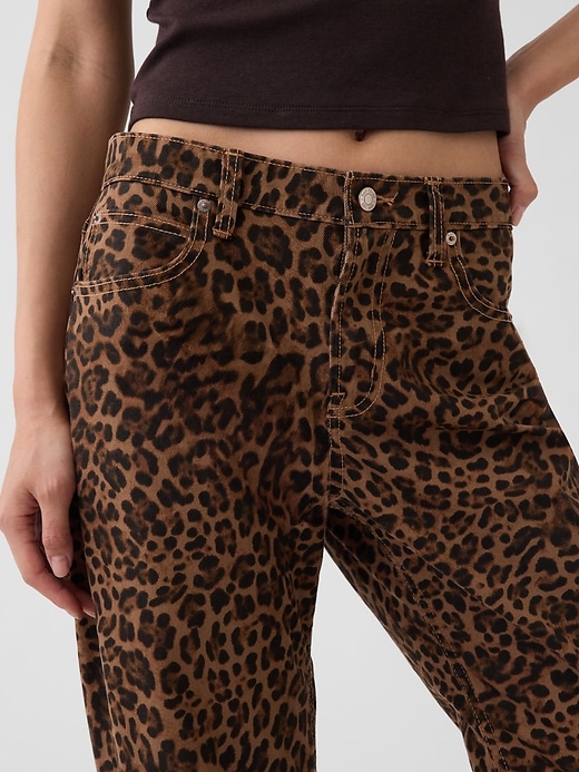 L'image numéro 5 présente Jean droit effilé à taille mi-basse à motif léopard