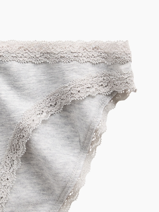 L'image numéro 3 présente Culotte bikini en coton biologique extensible PureDouceur à bordure en dentelle