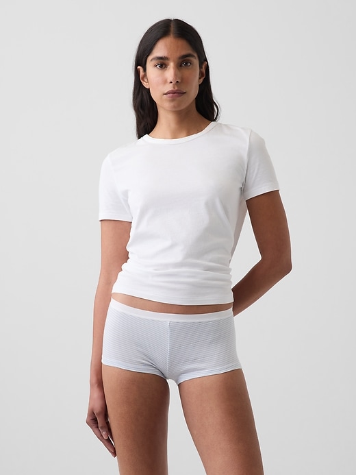 L'image numéro 1 présente Short court en coton biologique extensible ultra-doux