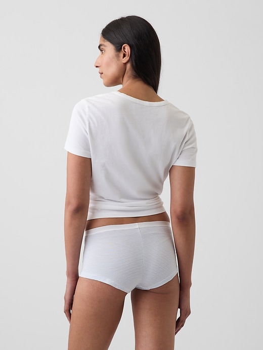 L'image numéro 2 présente Short court en coton biologique extensible ultra-doux