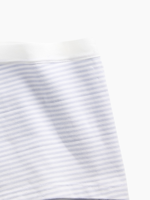 L'image numéro 3 présente Short court en coton biologique extensible ultra-doux