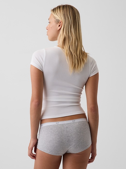 L'image numéro 2 présente Short court en coton biologique extensible PureDouceur à logo