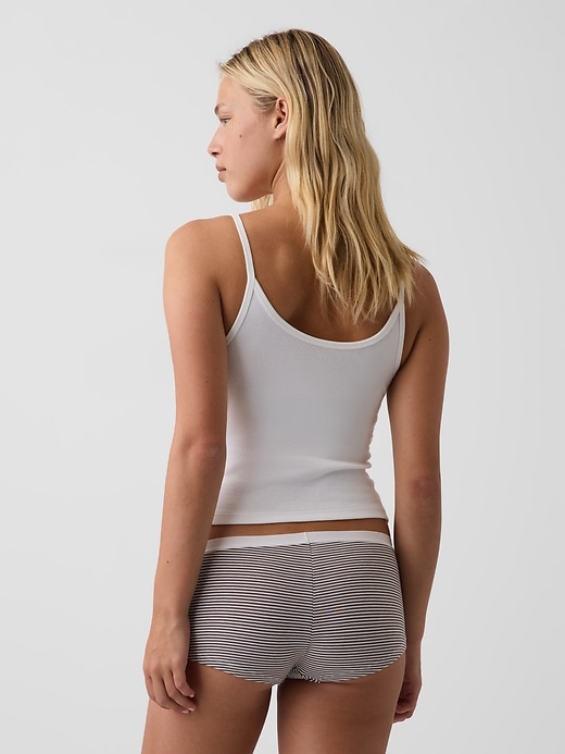 L'image numéro 2 présente Short court en coton biologique extensible ultra-doux