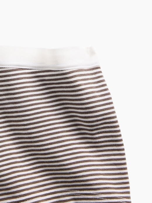 L'image numéro 3 présente Short court en coton biologique extensible ultra-doux