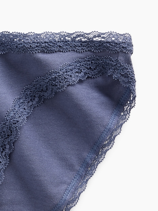 L'image numéro 3 présente Culotte bikini en coton biologique extensible PureDouceur à bordure en dentelle