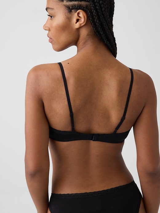 L'image numéro 2 présente Soutien-gorge léger à bonnets triangulaires en coton biologique extensible PureDouceur à bordure en dentelle