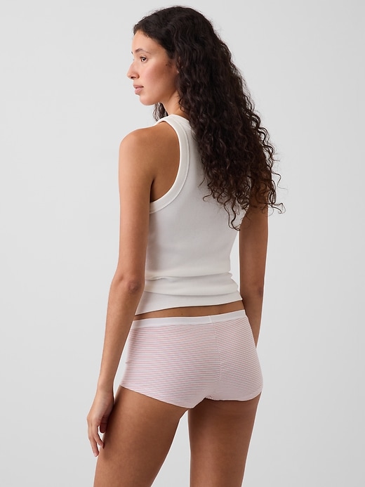 L'image numéro 2 présente Short court en coton biologique extensible ultra-doux