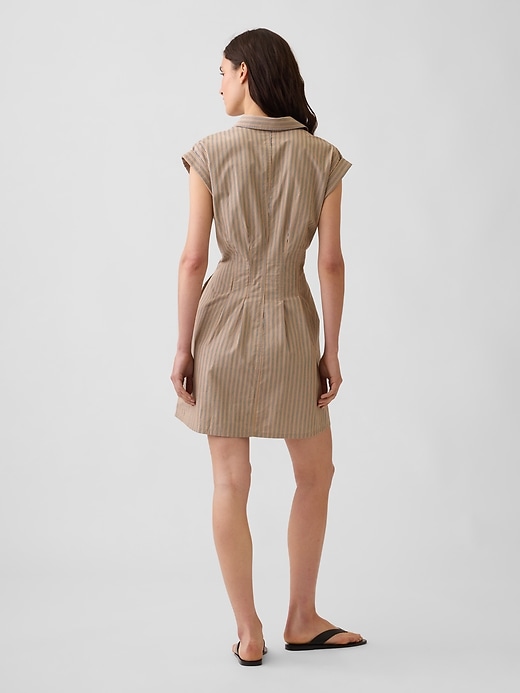 L'image numéro 2 présente Robe chemisier mi-longue à taille cintrée en popeline rayée