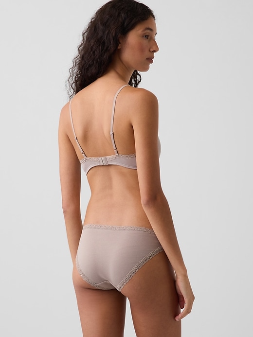 L'image numéro 2 présente Soutien-gorge léger à bonnets triangulaires en coton biologique extensible PureDouceur à bordure en dentelle