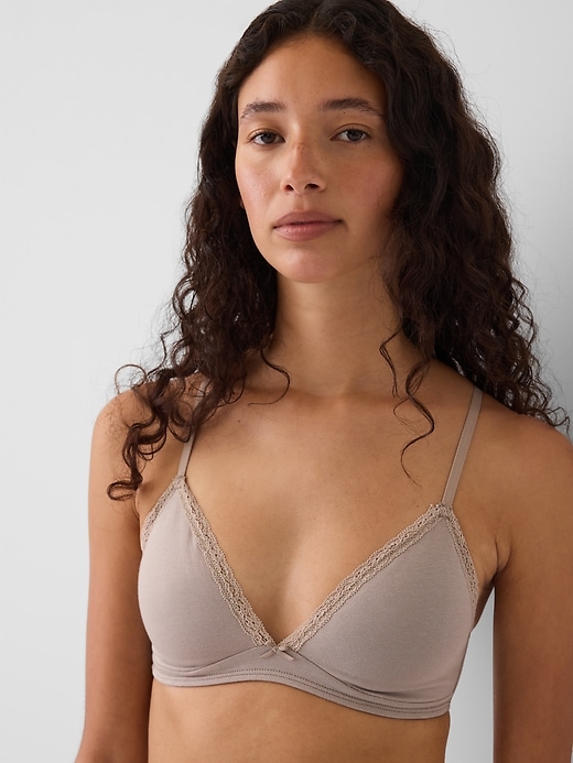 L'image numéro 3 présente Soutien-gorge léger à bonnets triangulaires en coton biologique extensible PureDouceur à bordure en dentelle