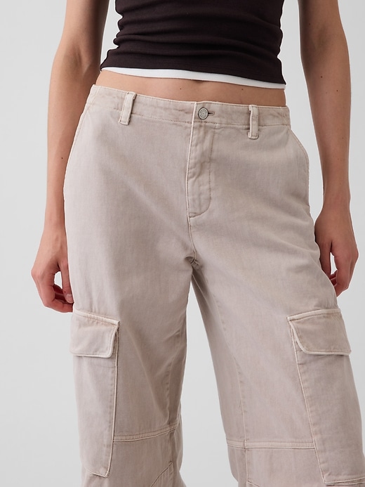 L'image numéro 5 présente Pantalon cargo ballon à taille basse en sergé