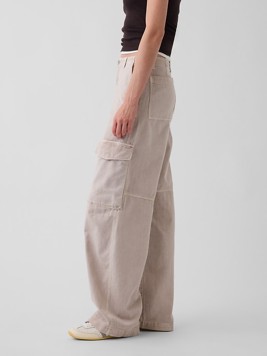 L'image numéro 3 présente Pantalon cargo ballon à taille basse en sergé