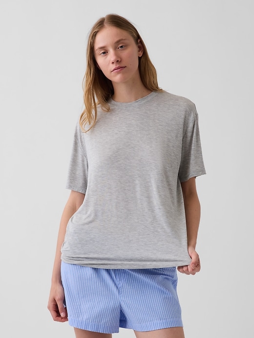 L'image numéro 1 présente T-shirt de pyjama surdimensionné en modal PureDouceur