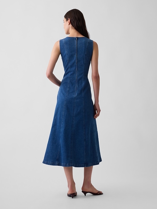 L'image numéro 2 présente Robe longue en denim à surpiqûres