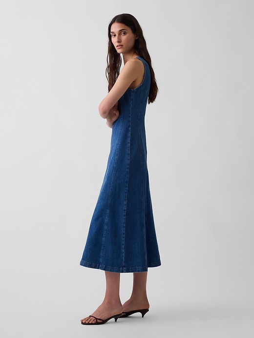 L'image numéro 3 présente Robe longue en denim à surpiqûres