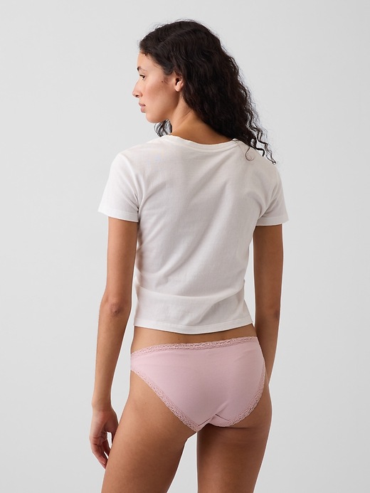 L'image numéro 2 présente Culotte bikini en coton biologique extensible PureDouceur à bordure en dentelle