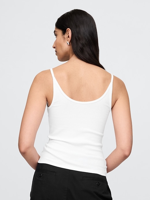 L'image numéro 3 présente Camisole courte moderne
