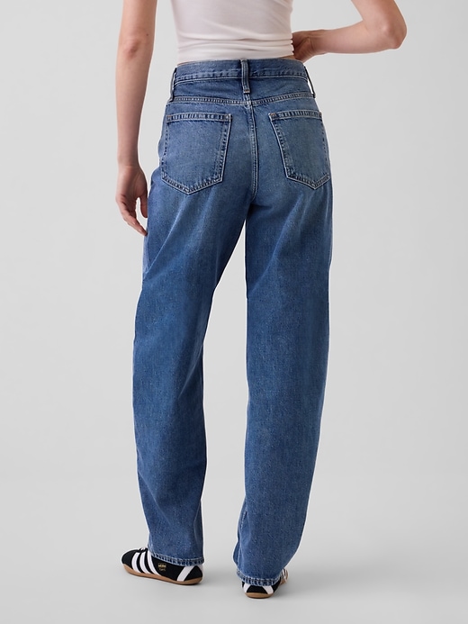 L'image numéro 4 présente Jean coupe baril à taille haute