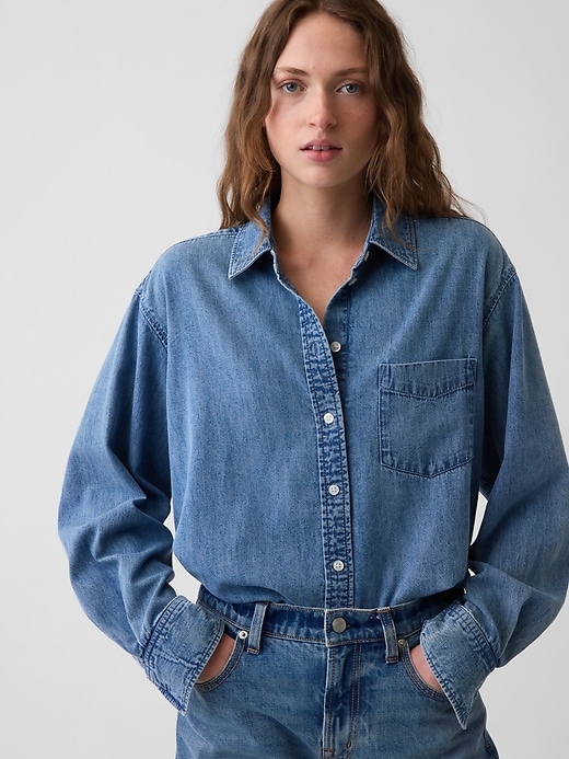 L'image numéro 5 présente Chemise ample en denim