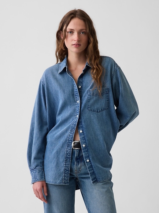 L'image numéro 1 présente Chemise ample en denim