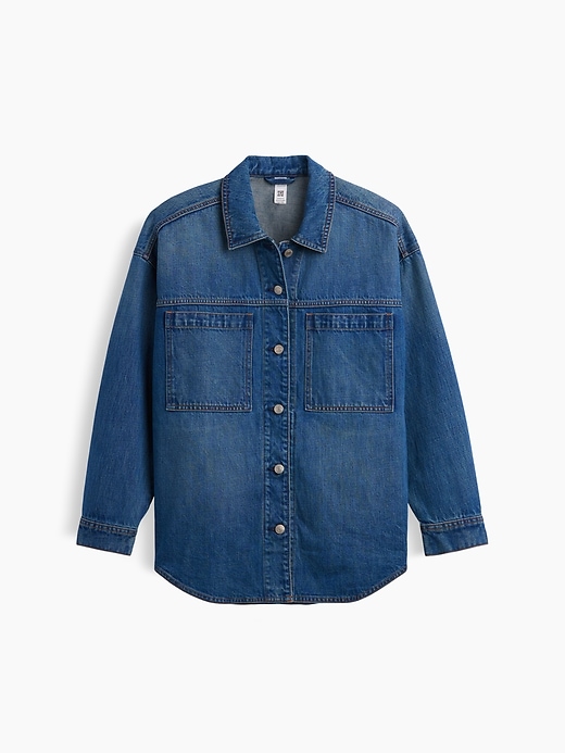 L'image numéro 6 présente Veste-chemise surdimensionnée en denim