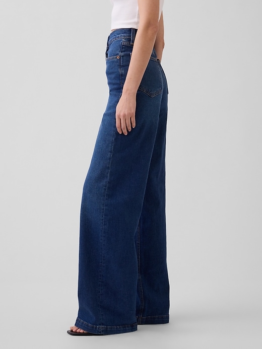 L'image numéro 3 présente Jean sportif à jambe large à taille haute
