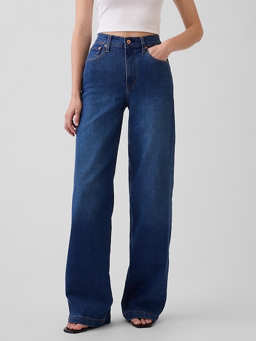 L'image numéro 2 présente Jean sportif à jambe large à taille haute
