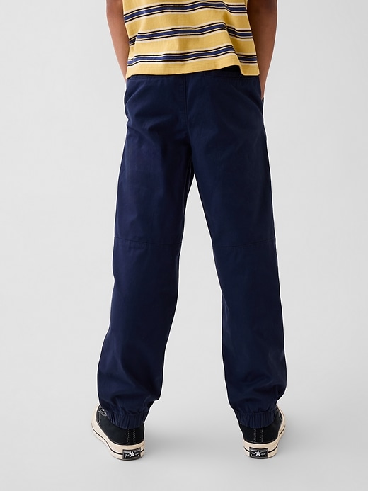 L'image numéro 4 présente Pantalon de jogging décontracté d’uniforme pour Enfant