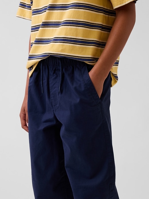 L'image numéro 5 présente Pantalon de jogging décontracté d’uniforme pour Enfant