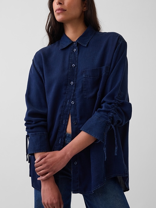 L'image numéro 4 présente Chemisier surdimensionné à manches froncées en denim