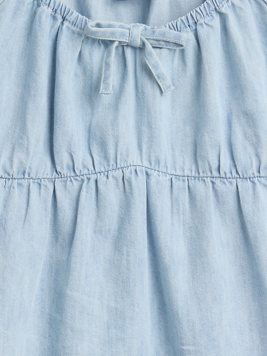 L'image numéro 5 présente Haut à manches bouffantes en denim pour Enfant
