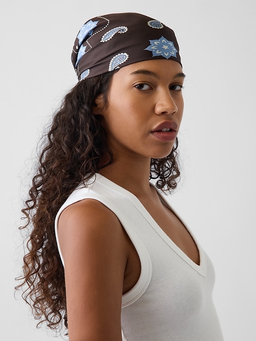 L'image numéro 2 présente Bandana 100 % soie