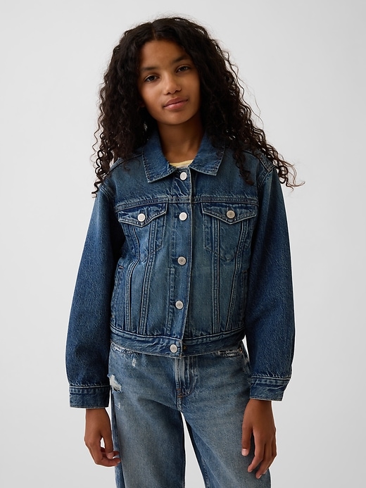 L'image numéro 1 présente Veste en denim emblématique pour Enfant