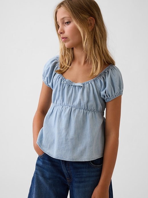 L'image numéro 1 présente Haut à manches bouffantes en denim pour Enfant