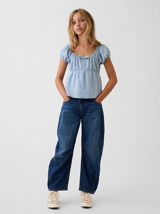L'image numéro 4 présente Haut à manches bouffantes en denim pour Enfant