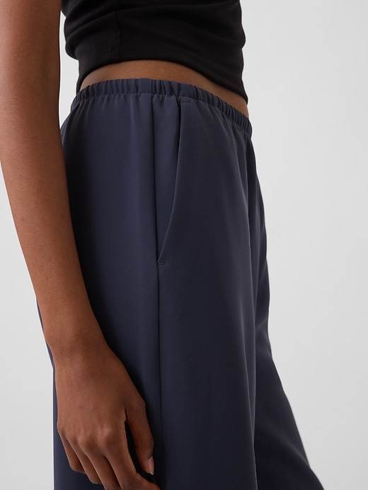 L'image numéro 6 présente Pantalon confort à jambe large
