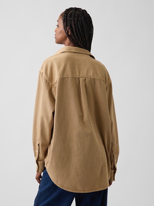 L'image numéro 3 présente Chemise ample en denim