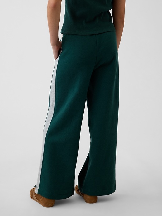 L'image numéro 4 présente Pantalon ballon en coton ouaté VintageDoux de style universitaire pour Enfant
